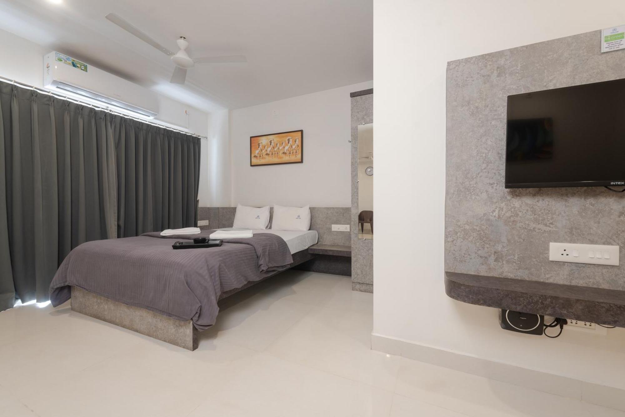 Manipal Atalia Service Apartments Екстер'єр фото