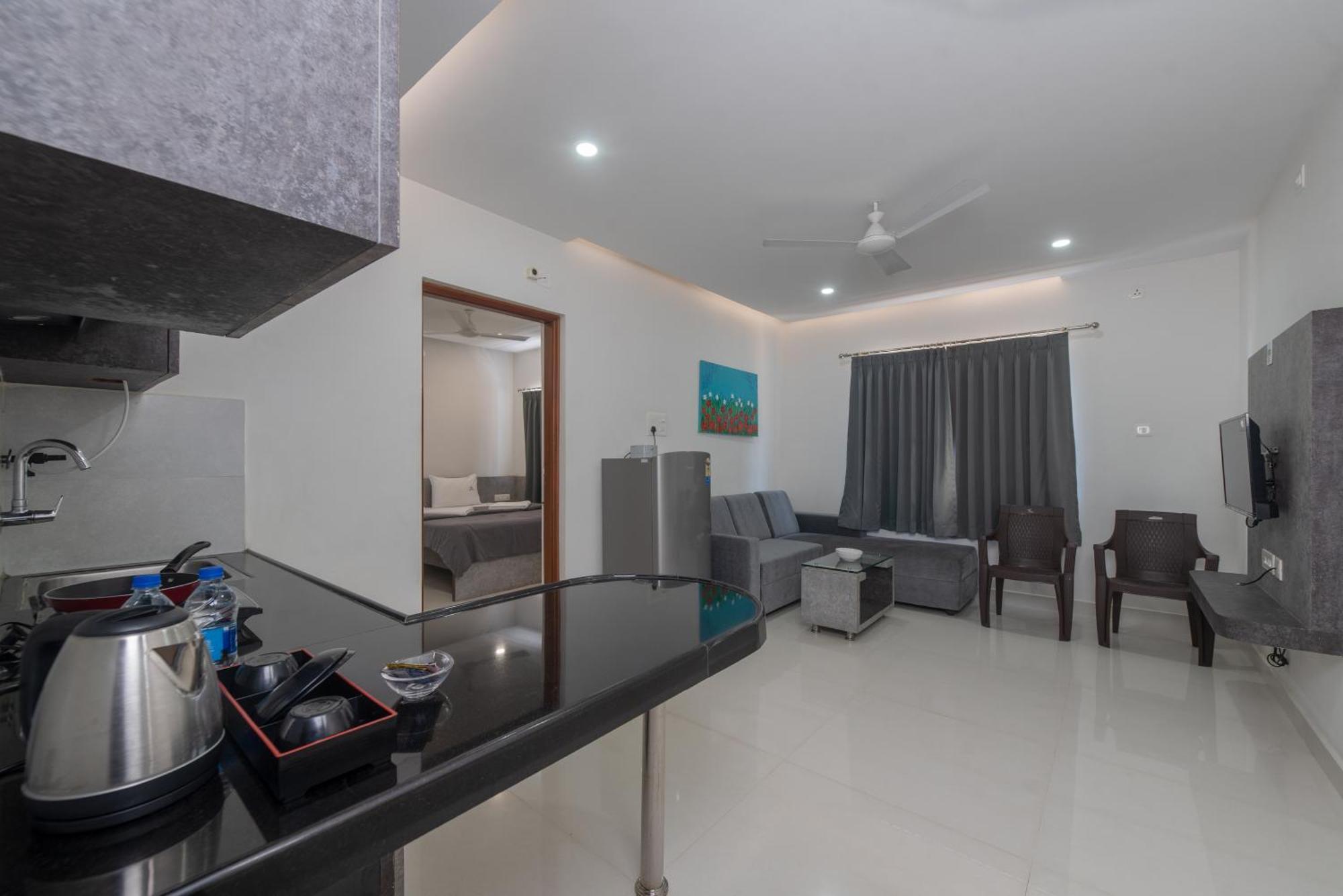 Manipal Atalia Service Apartments Екстер'єр фото
