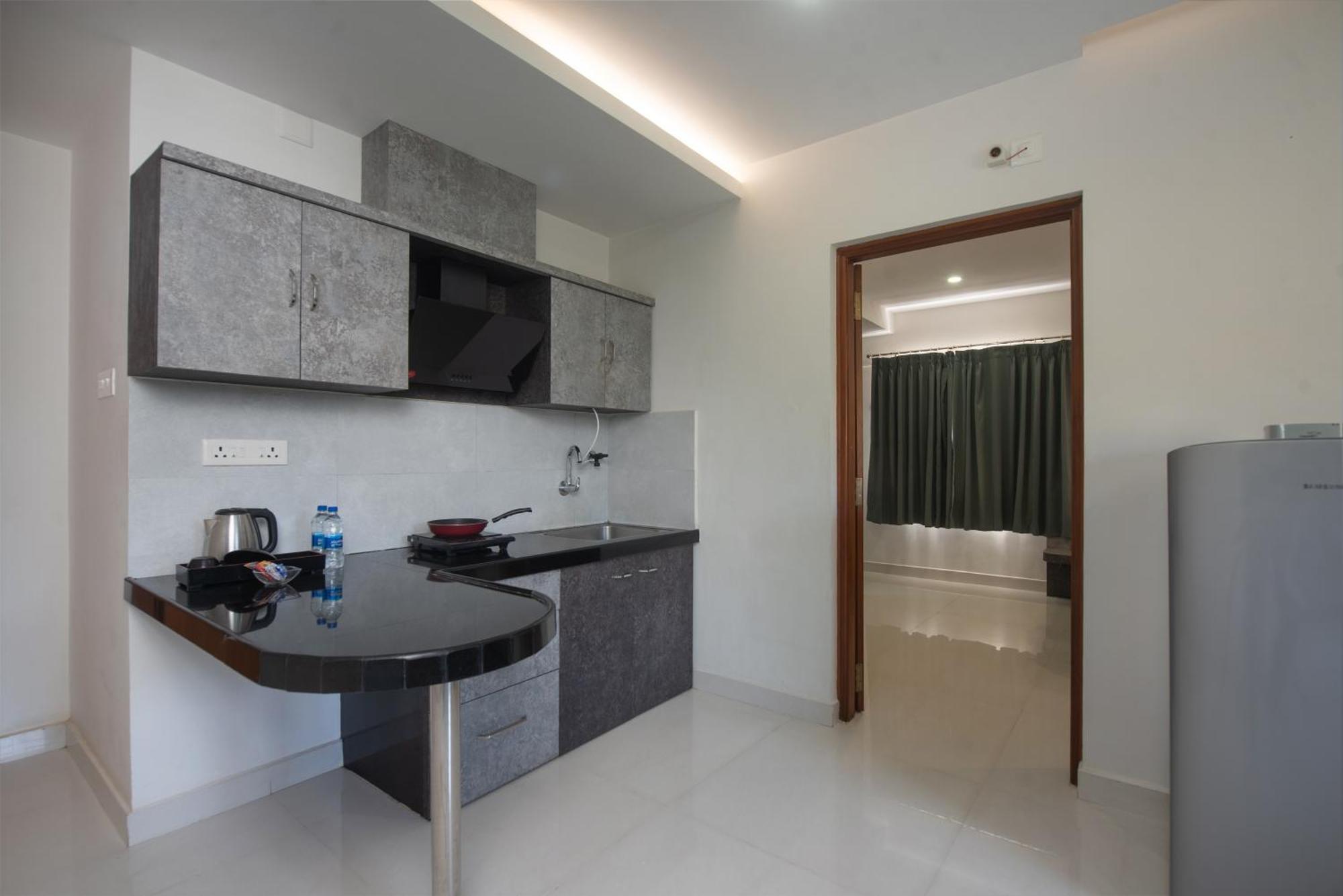 Manipal Atalia Service Apartments Екстер'єр фото