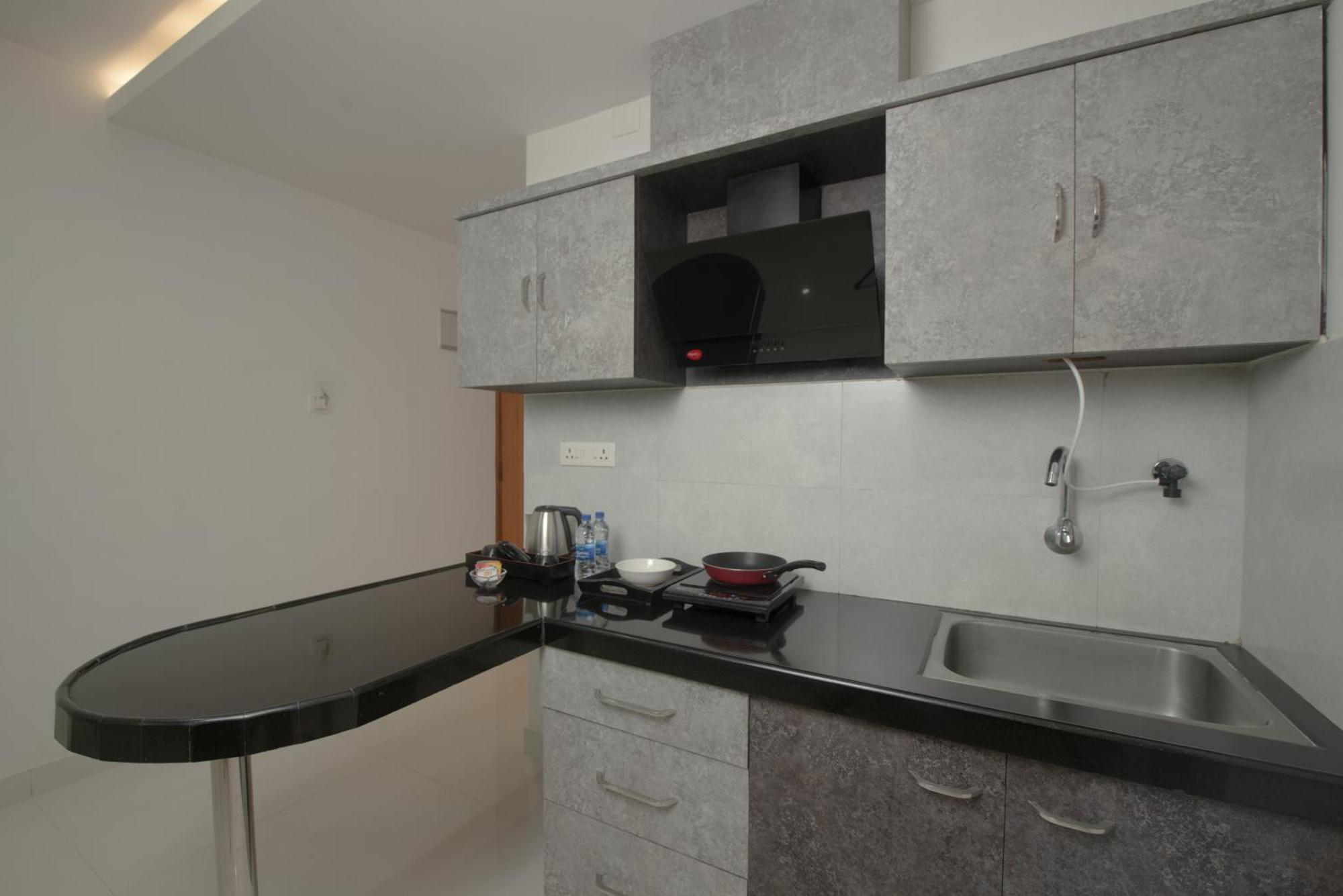 Manipal Atalia Service Apartments Екстер'єр фото